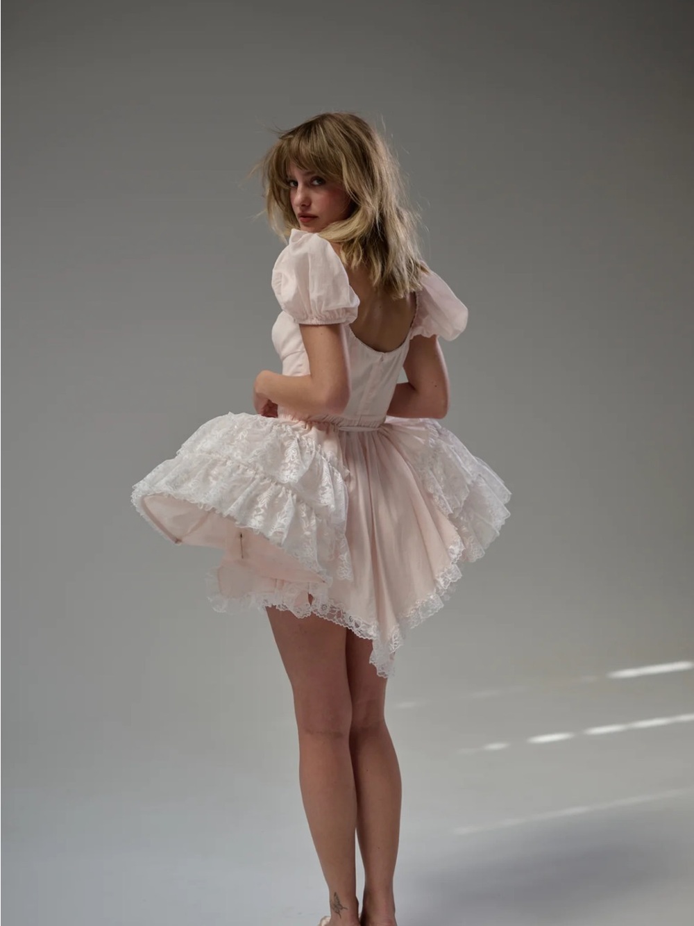 🎀 En Pointe Silk Ruffle Cage